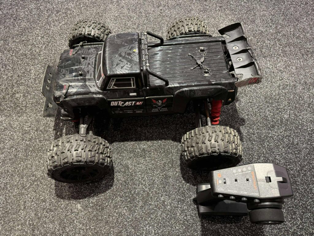 arrma outcast 6s blx 1/8 monster truck rtr (heeft wat liefde nog / werkt naar behoren)!