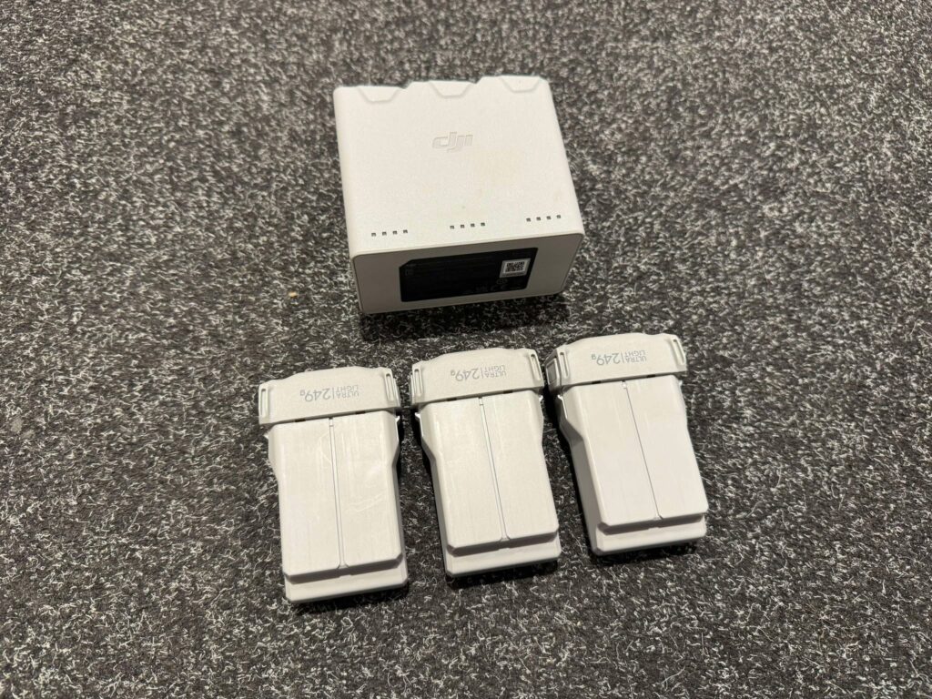 3x dji mini 3 / dji mini 3 pro batterijen met dji docking in een top staat!