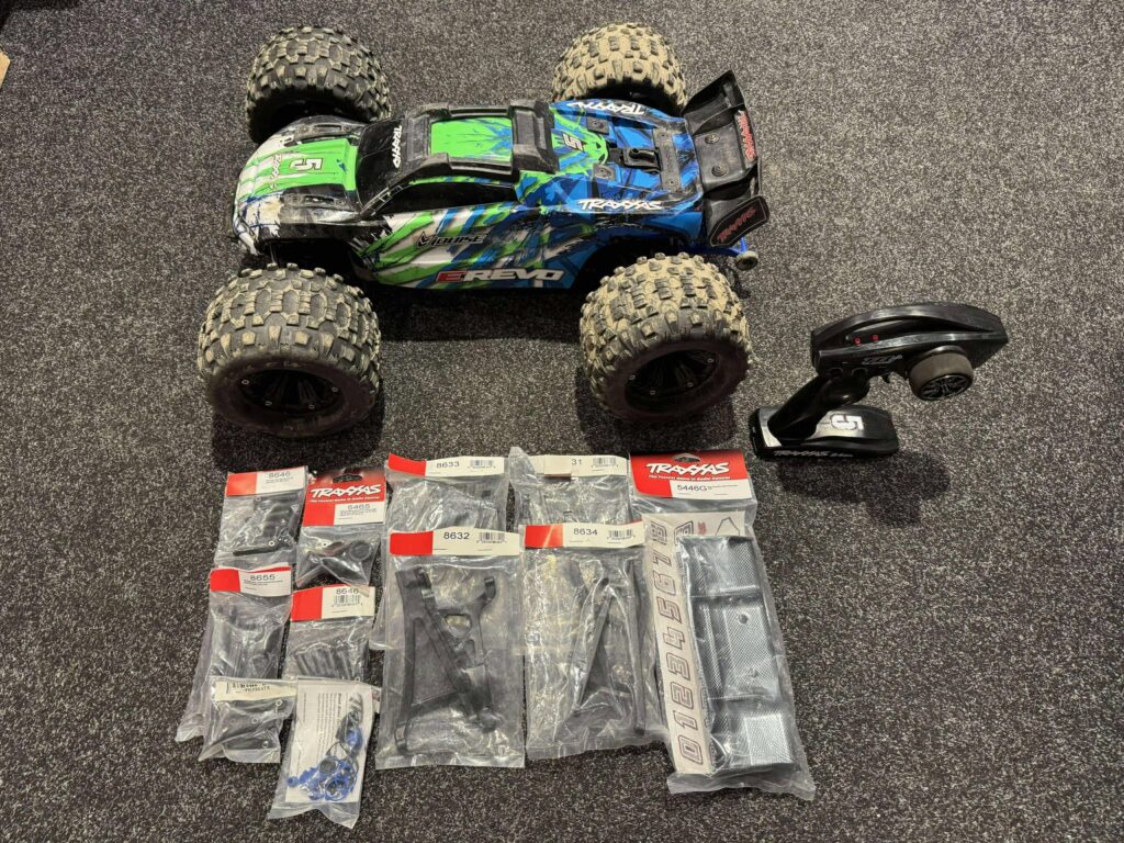 traxxas e revo 2.0 brushless 1/8 monster truck rtr met zeer veel tuning onderdelen en nieuwe onderdelen!