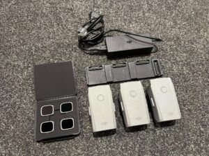 3x dji air 2 / dji air 2s batterijen met dji laaddocking en dji lader met dji air 2s filter set in een nette staat!