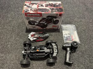 arrma typhon grom 223s blx brushless 4x4 small scale buggy rtr zilver zonder accu en lader (20 minuten jong)!