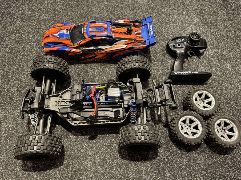 traxxas rustler 4×4 vxl brushless truggy met extra traxxas onderdelen zonder zender (heeft wat liefde nodig / geen garantie)!