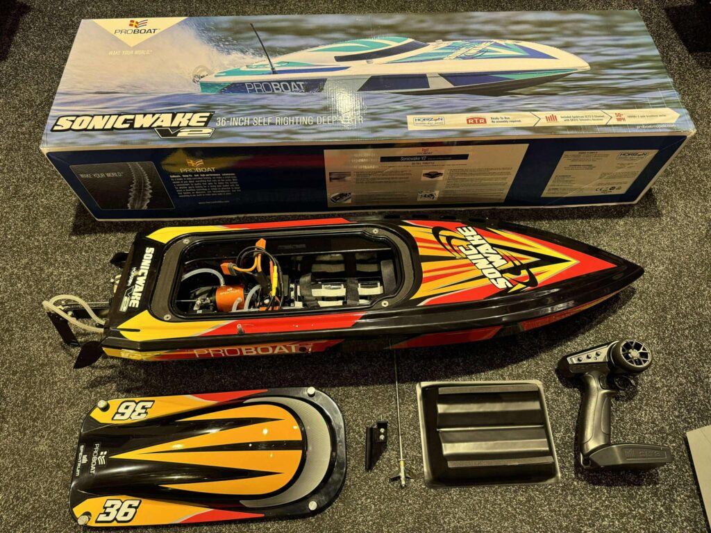 pro boat sonicwake v2 36 self righting brushless deep v rtr black (versie 2023) met wat werk / geen garantie!