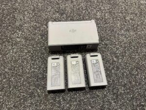 3x dji mini 2 / dji mini 2 se batterijen met dji docking in een nette staat!