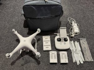 dji phantom 4 compleet met 2e dji accu en dji docking en luxe tas/koffer in een nette staat!