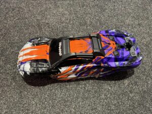 traxxas e revo 2.0 body in de kleur oranje in een nieuwstaat!