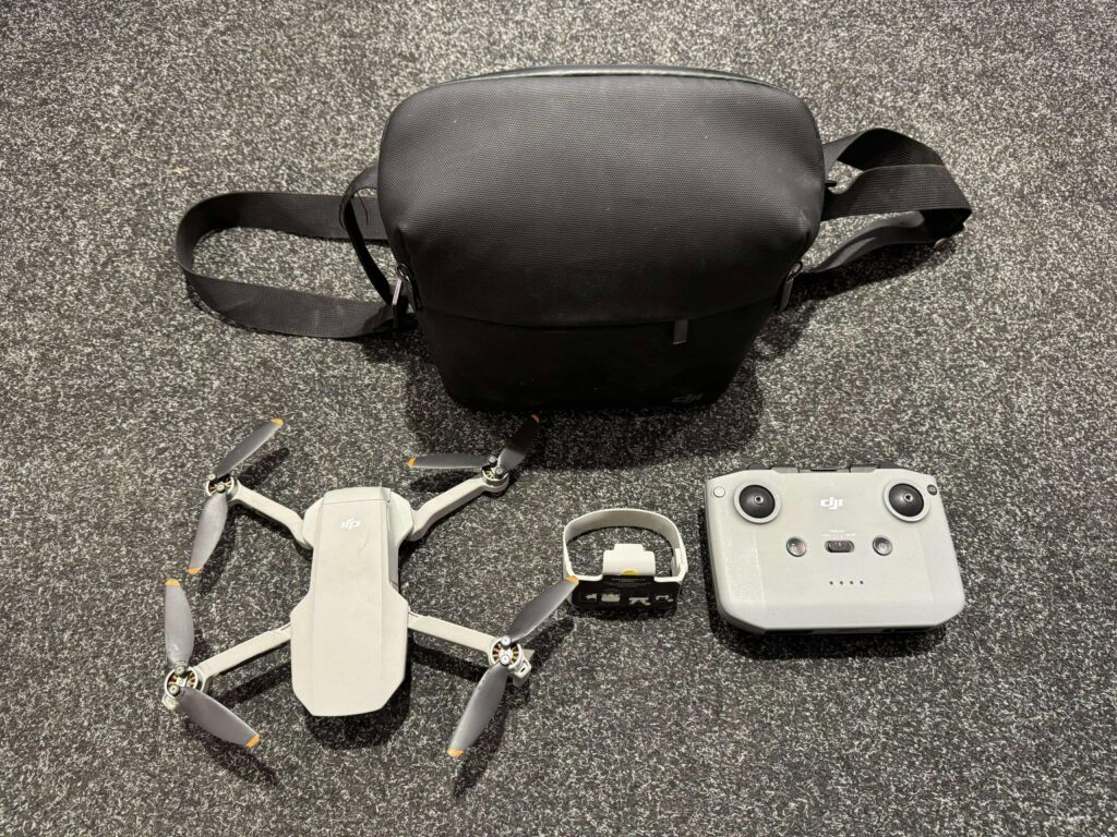 dji mini 2 met dji zender en dji tas (crash schade / geen garantie / leuk voor de hobbyist)!