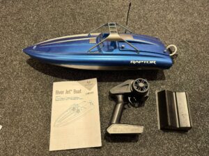 river jet boat 23" brushless self righting deep v rtr (gebruikt)!