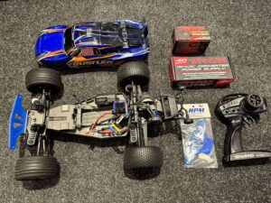 traxxas rustler vxl brushless truggy rtr met verschillende extra onderdelen in een nette staat!