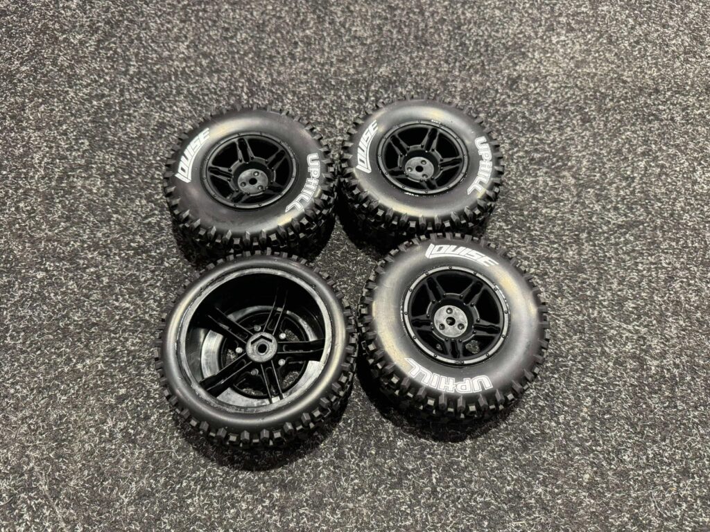 4x louise up hill banden met 12 mm wielmeenemer voor onder andere traxxas slash 4x4 helemaal nieuw!