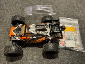 team corally kronos xtr 6s 2022 1/8 monster truck lwb + hobbywing max6 met 1650kv motor + metalen tandwielen servo echt als nieuw!