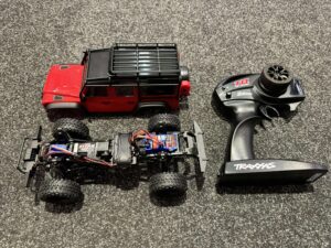 traxxas trx 4m chassis met rode body en zender helemaal nieuw!