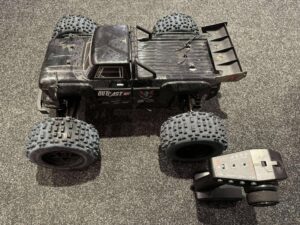 arrma outcast 6s blx exb brushless 1/8 monster truck rtr (heeft wat liefde nodig)!