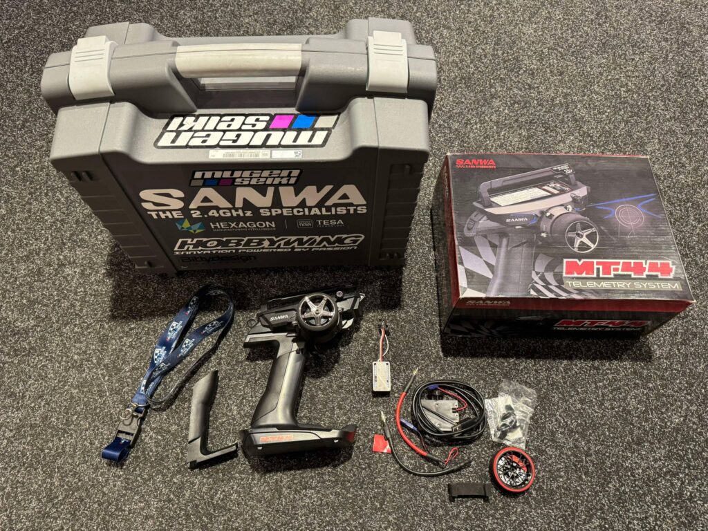 sanwa mt 44 zender met verschillende onderdelen en koffer!