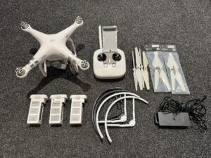 dji phantom 3 advanced met 3x dji batterij en verder compleet geleverd!