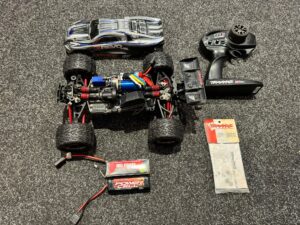 traxxas e revo 1/16 vxl monster truck compleet met accu's (opknapper / geen garantie / niet compleet)!