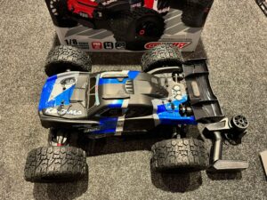 team corally kagama 6s xp roller + castle creations mamba monster x8s + castle creations 1717 1650kv motor + vitavon tuning onderdelen + m2c tuning onderdelen en nog veel meer (als nieuw)!