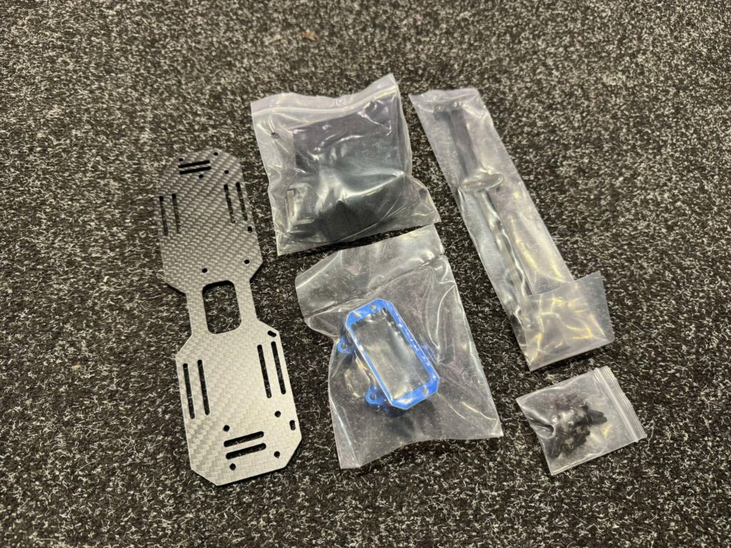 gpm traxxas sledge 1/8 aluminium 7075 t6 servo mount and carbon fiber battery compartment set (helemaal nieuw)!