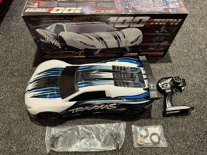 traxxas xo 1 1/7 4wd supercar rtr tsm 2.4ghz in de kleur blauw/wit (gebruikt)!