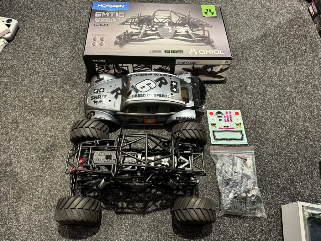 axial 1/10 smt10 4wd monster truck raw builders kit + 20kg metalen tandwielen servo + brushed motor + proline body in een nieuwstaat (uniek)!