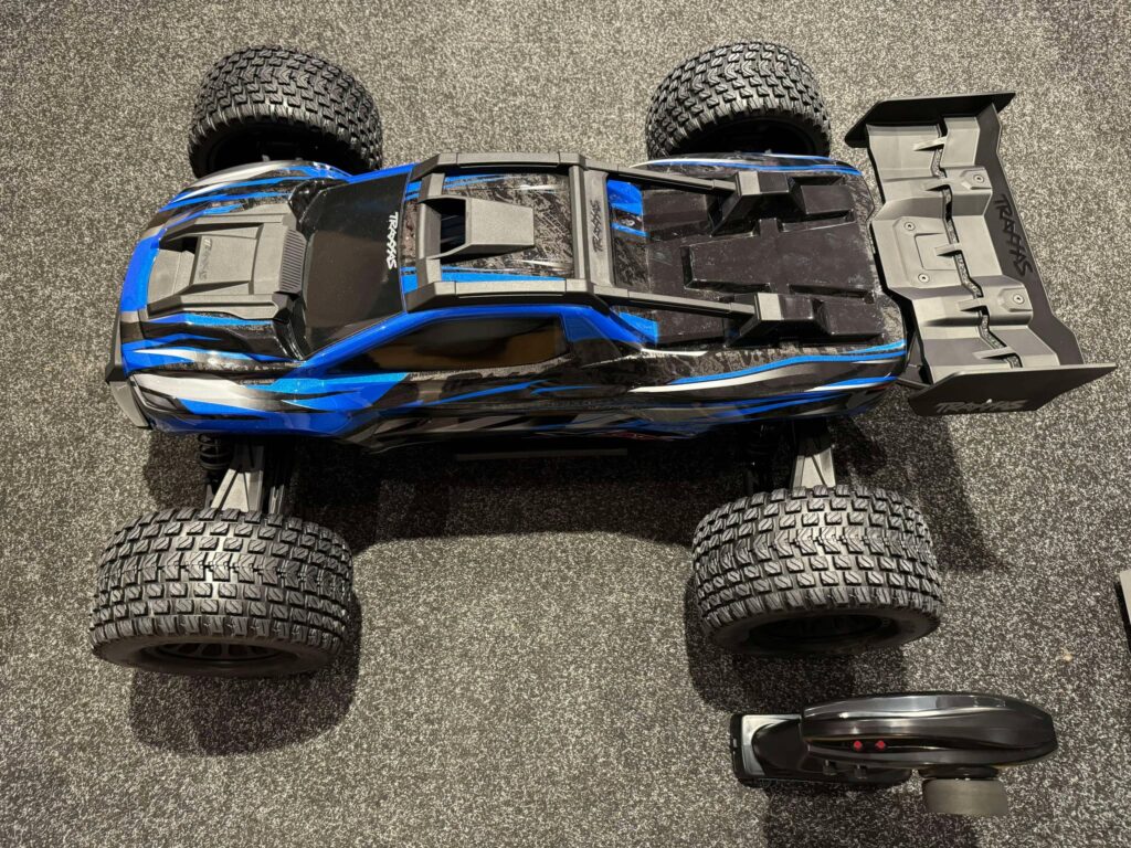 traxxas xrt 1/5 8s brushless truggy tsm rtr blauw helemaal nieuw heeft geen meter gereden!