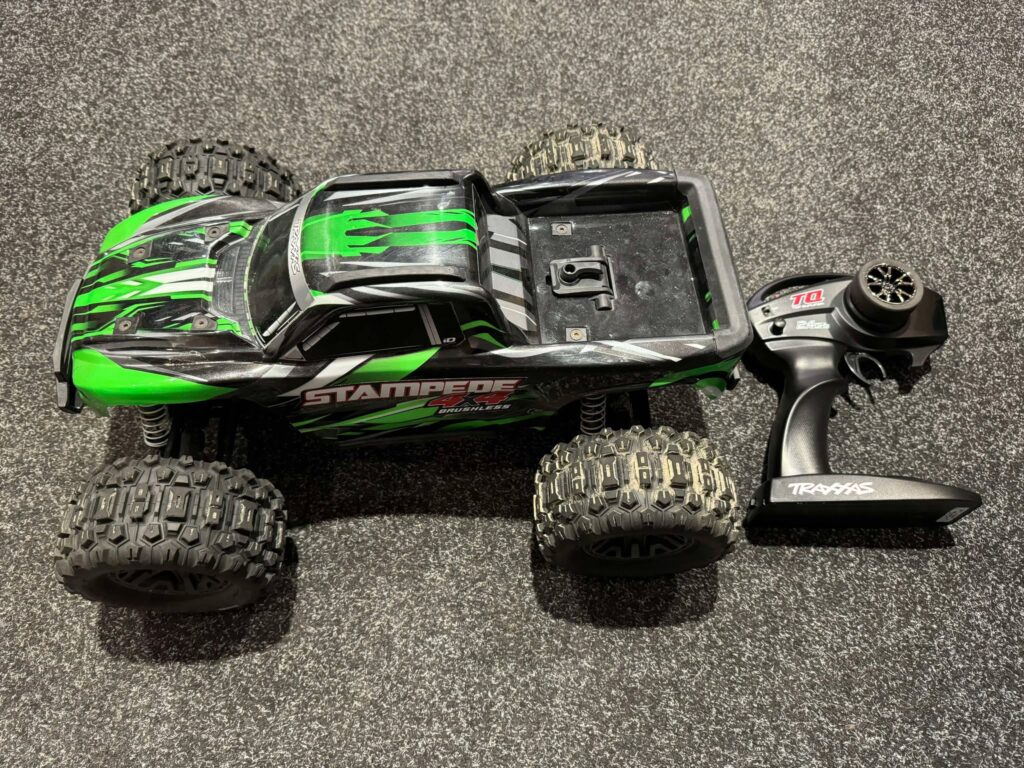 traxxas stampede 4x4 bl2 s brushless 1/10 monster truck met een power hd 30kg servo in een top staat!