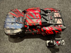 arrma 1/7 mojave 6s blx v2 brushless 4wd desert truck rtr – rood/zwart (gebruikt maar in orde)!