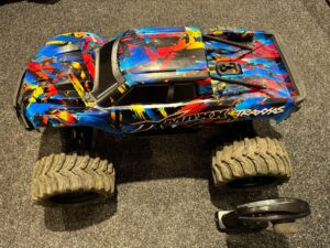 traxxas x maxx 8s brushless monster truck rtr rock en roll met louise banden (gebruikt maar in orde)!