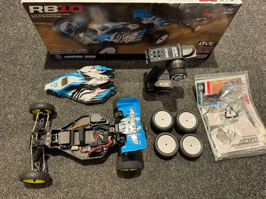 team associated rb10 1/10 buggy rtr blue + extra set schumacher banden echt als nieuw!